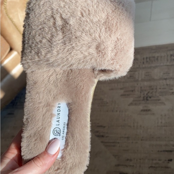 Chinese Laundry Light Pink Slippers - Picture 2 of 3